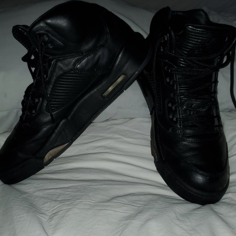 BLACK ON BLACK AIR JORDAN FLIGHTS